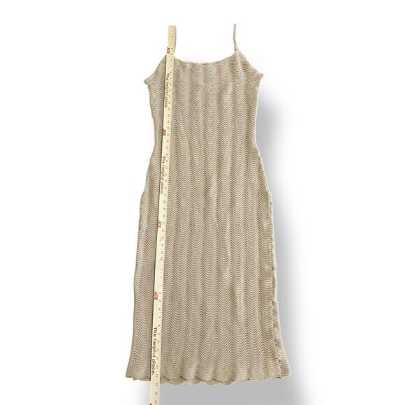 Pretty Little Thing NWT Wave Knit Maxi Dress Womens Size L in Taupe Beachy Boho - Picture 3 of 7